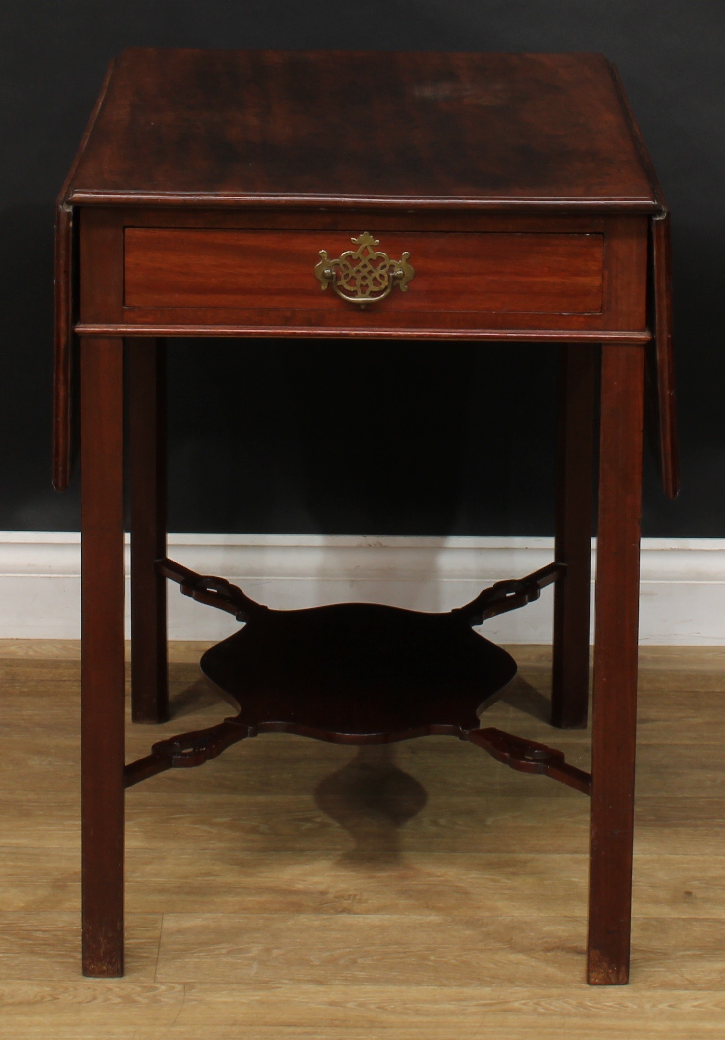 A 19th century mahogany Pembroke table, rectangular top with moulded edge and fall leaves above a - Image 2 of 7