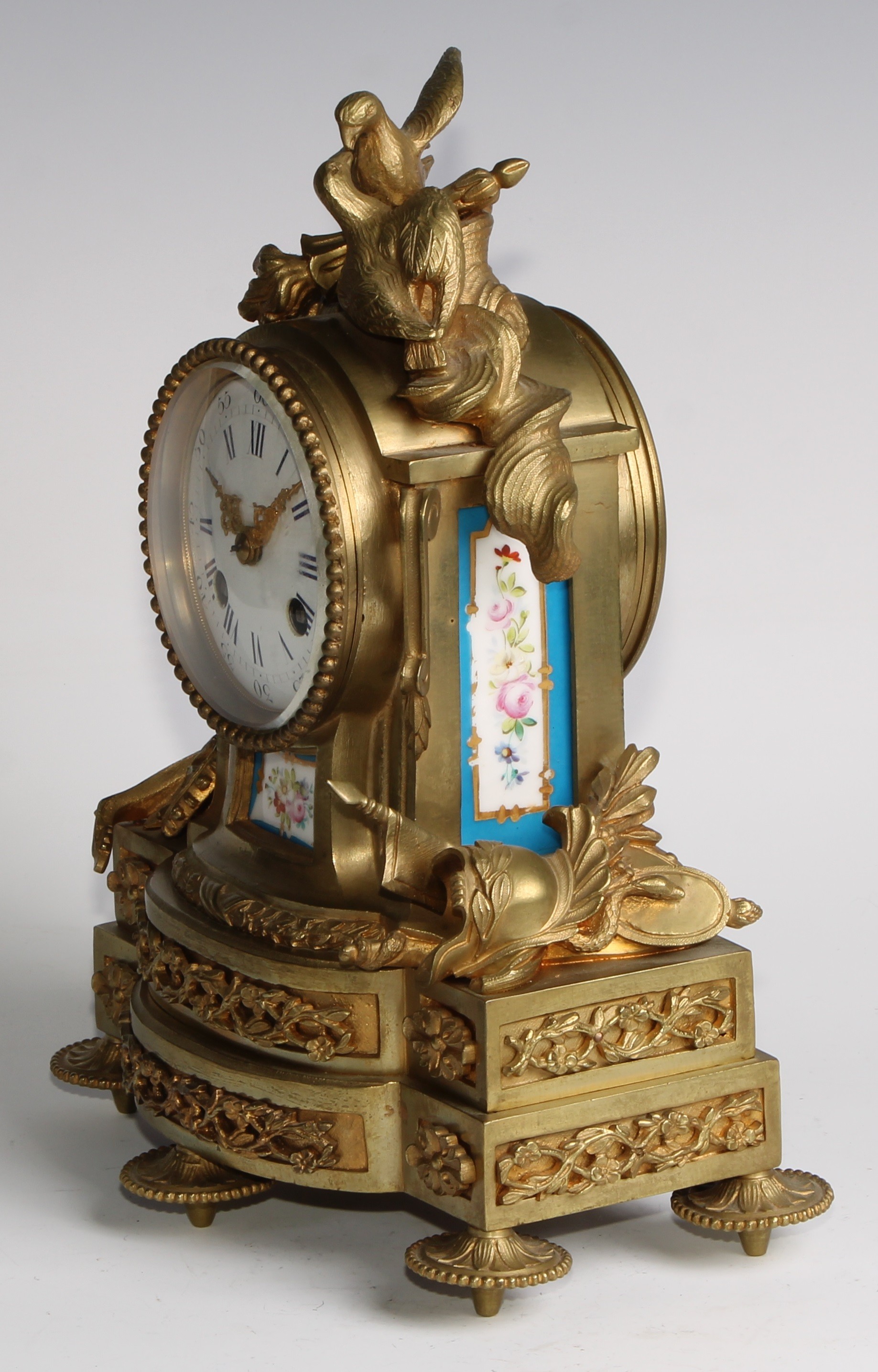 A French gilt brass mantel clock, crested with a pair of lovebirds and flaming torch, the white - Image 4 of 6