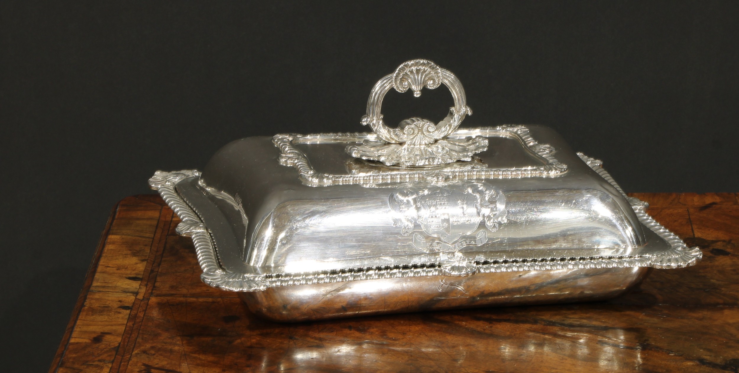 A George III silver incurved rectangular entree dish, bayonet loop handle with acanthus boss,