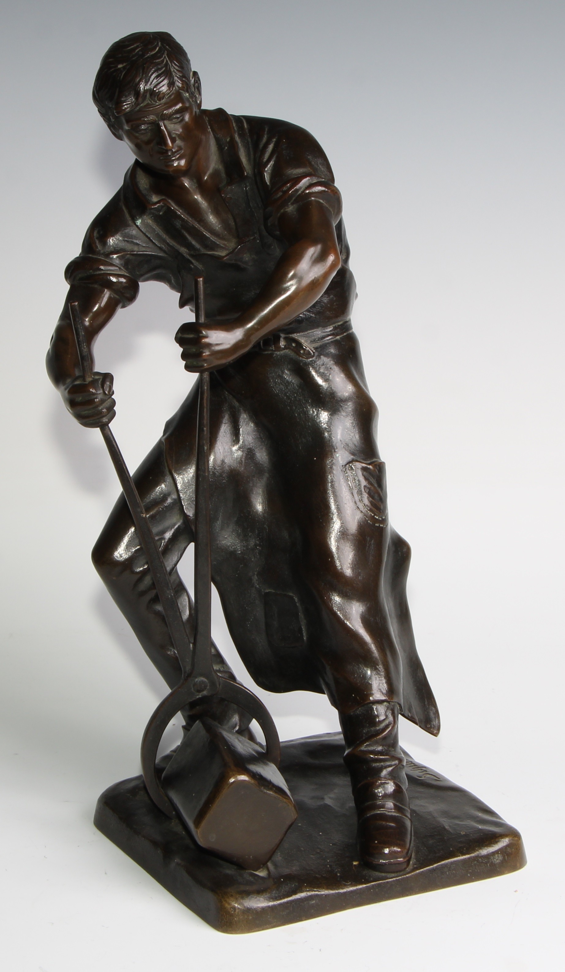 Otto Schmidt-Hofer (German, 1873–1925), a dark patinated bronze figure, Blacksmith, 37cm high - Image 3 of 6