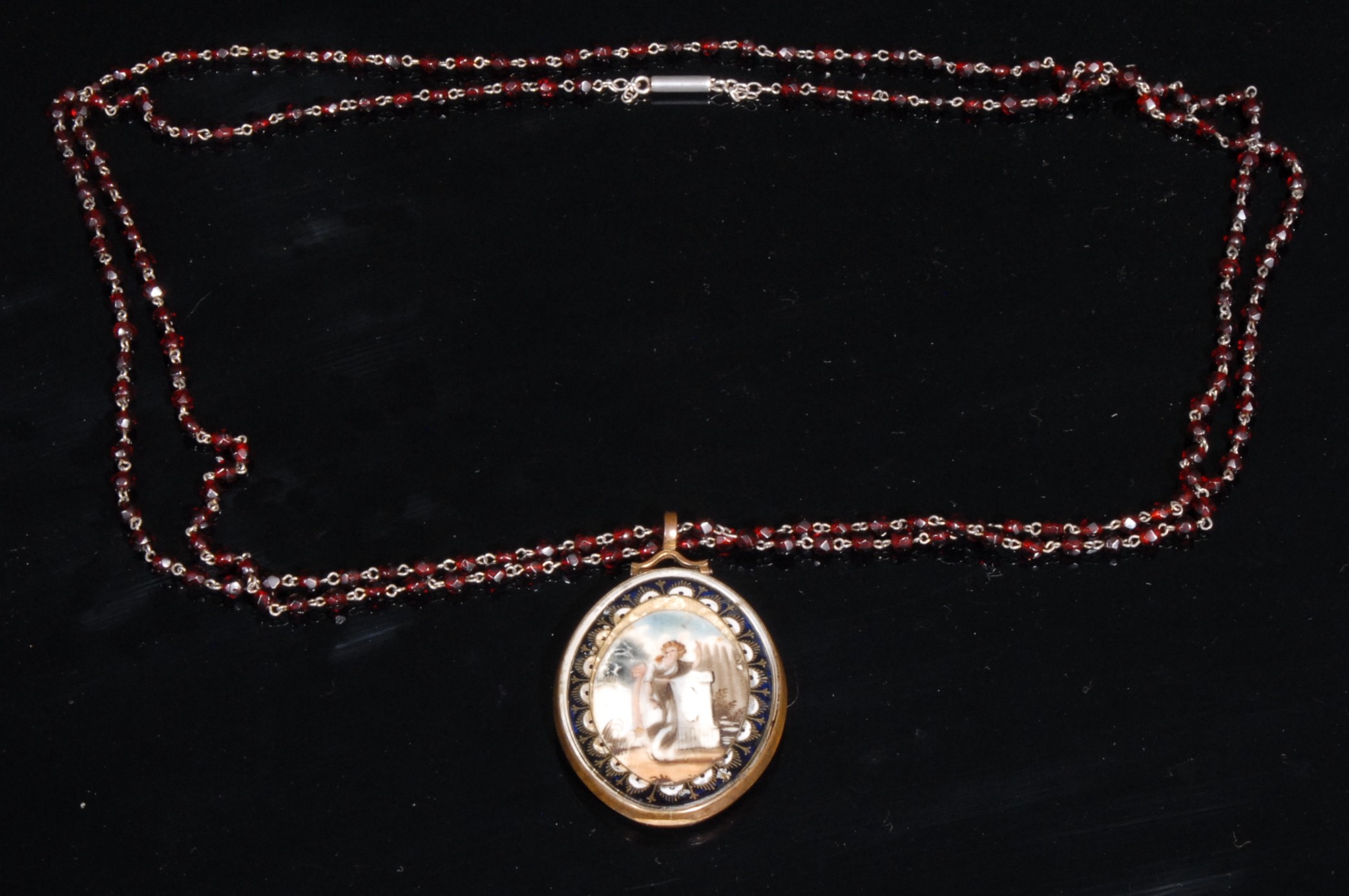 A late 18th/early 19th century mourning pendant, with blonde waxed hair, garnet rosary bead necklace - Image 3 of 3