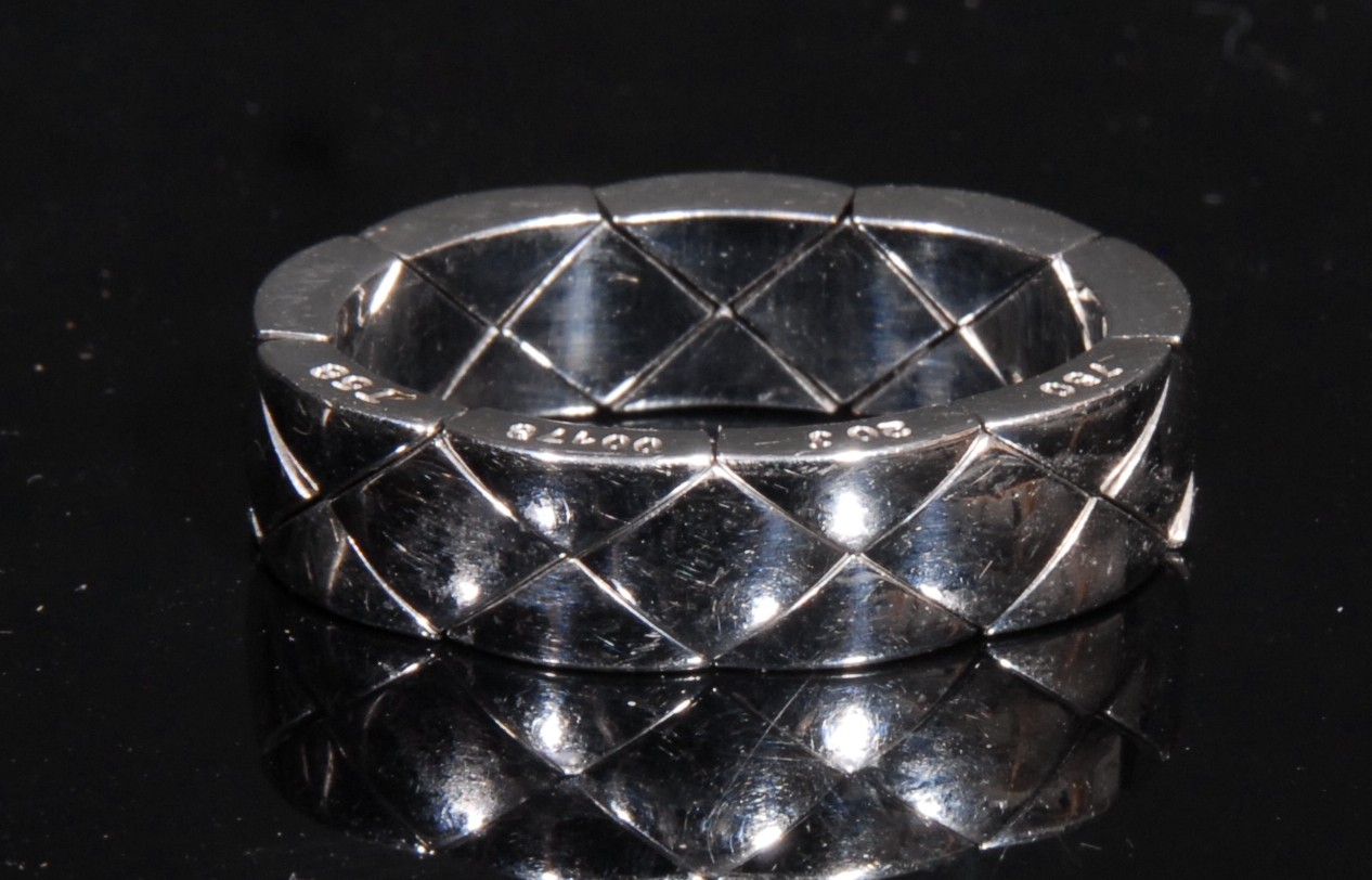 An 18ct white gold Chanel Coco Crush ring, size S, marked Chanel, 750, 20J, 00178, T58, 14g,