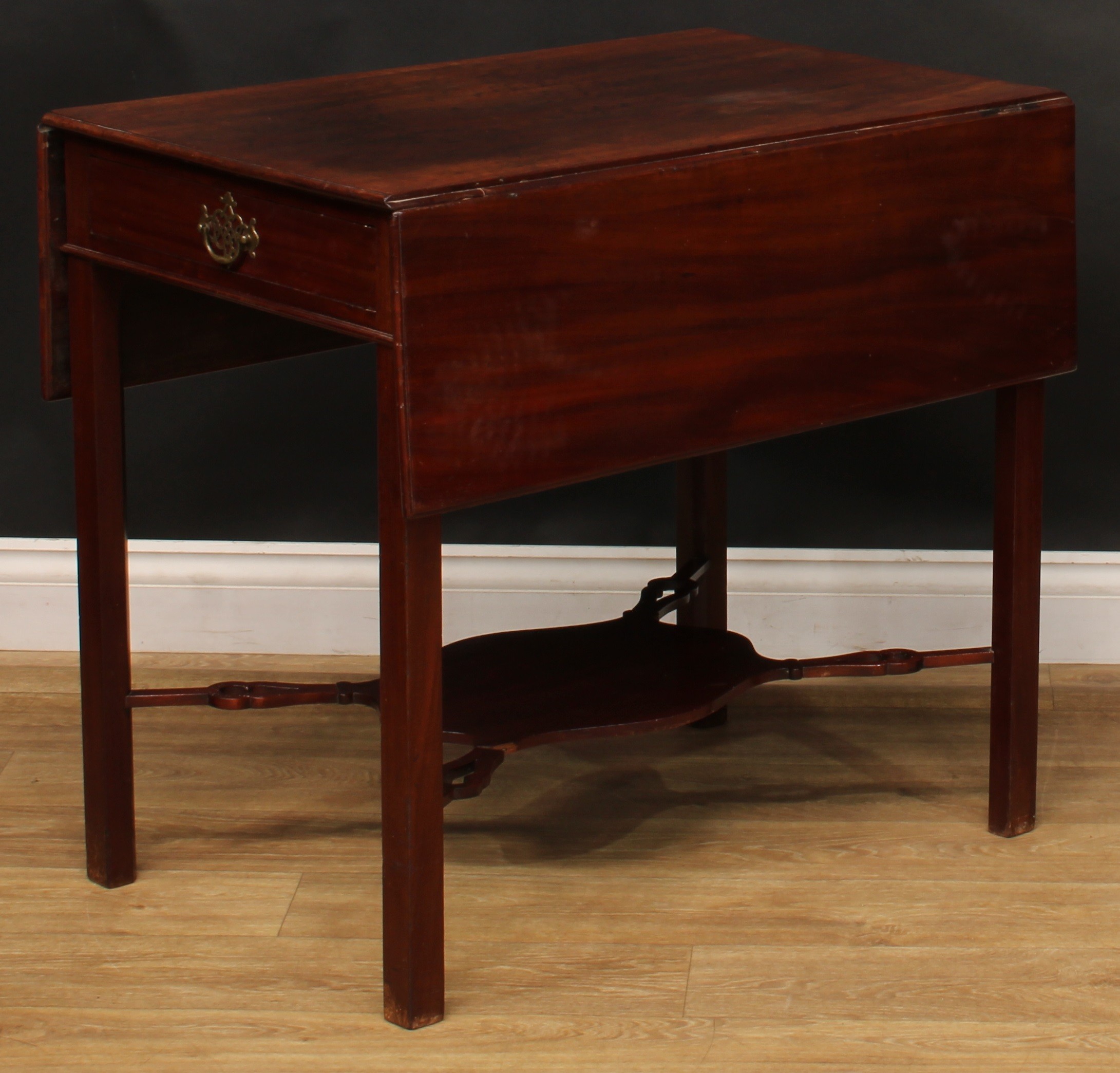 A 19th century mahogany Pembroke table, rectangular top with moulded edge and fall leaves above a - Image 6 of 7