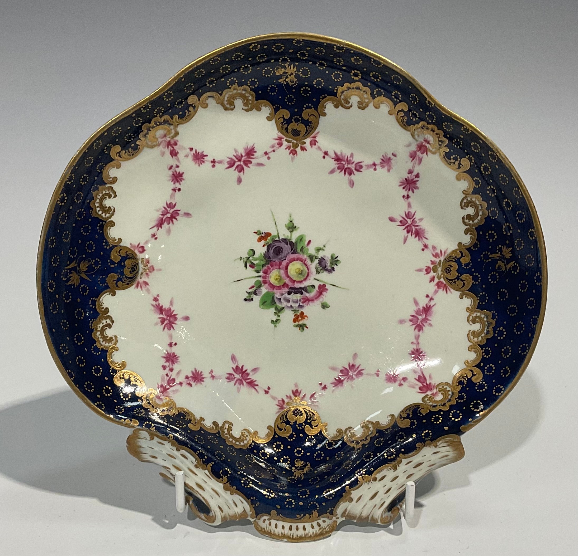 A pair of Worcester shell shaped dessert dishes, painted with floral bouquet and pink floral - Image 7 of 8