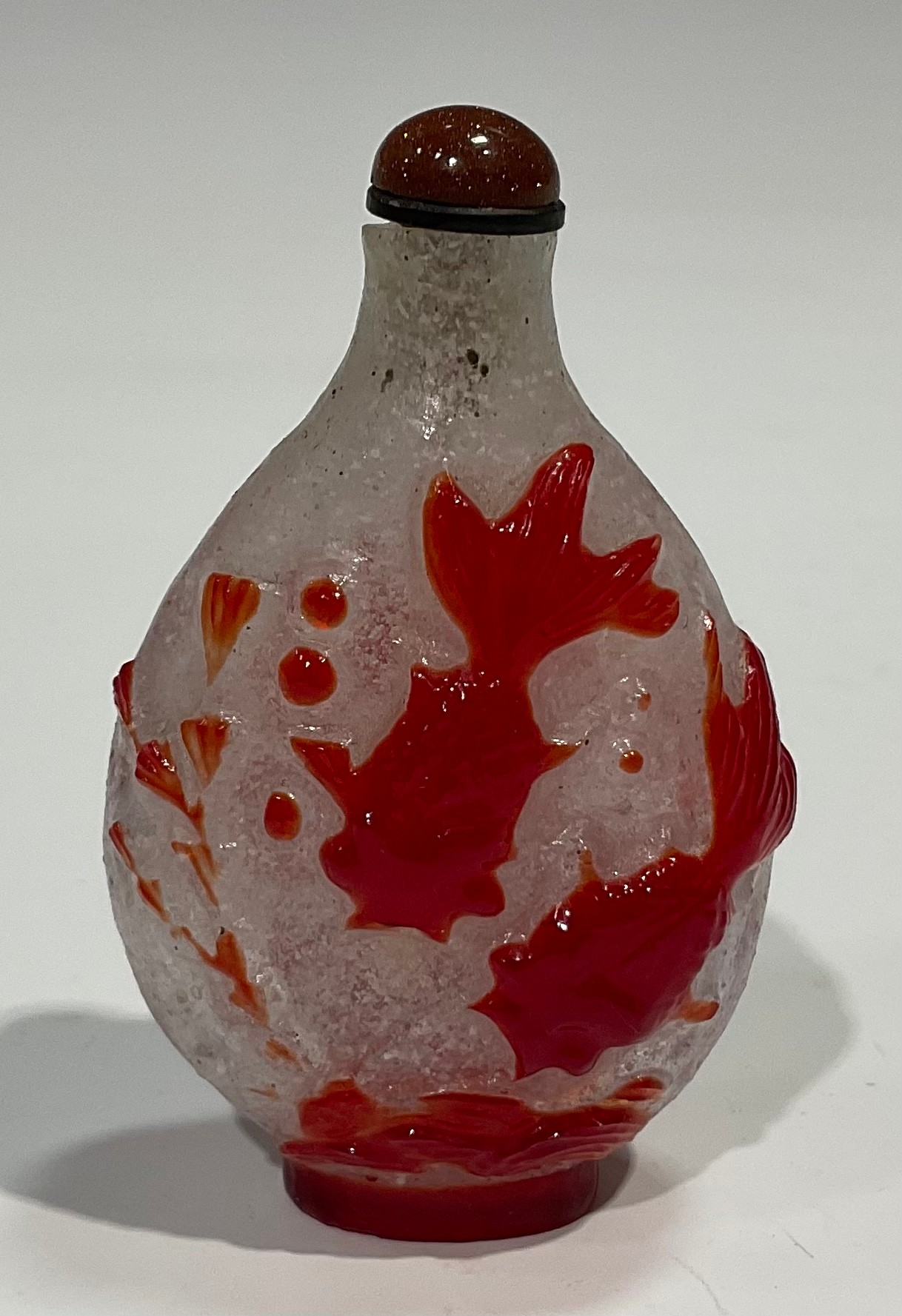 A Chinese Peking glass ovoid snuff bottle, decorated in red overlay with fantail fish against a - Image 2 of 12