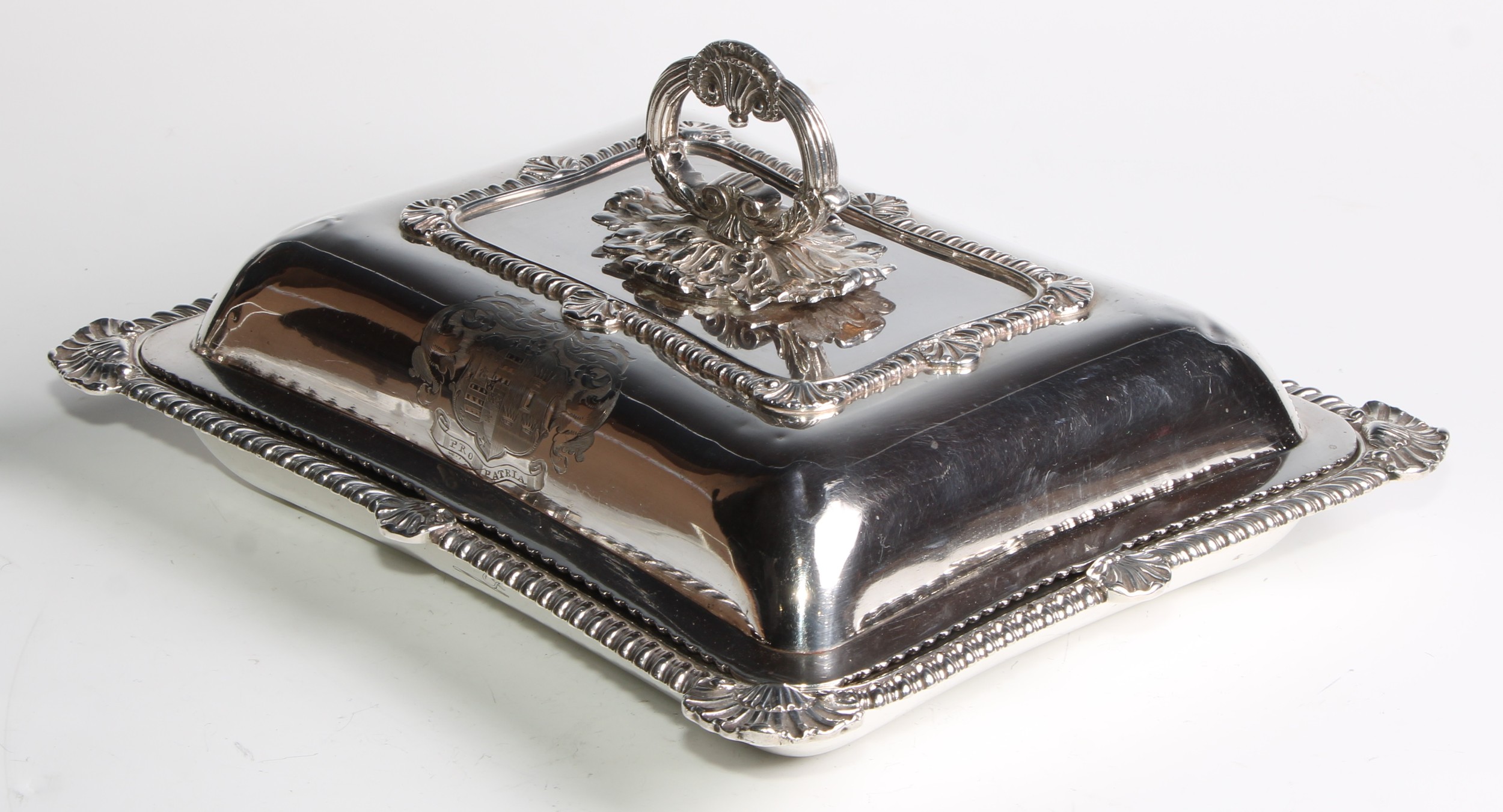 A George III silver incurved rectangular entree dish, bayonet loop handle with acanthus boss, - Image 5 of 7