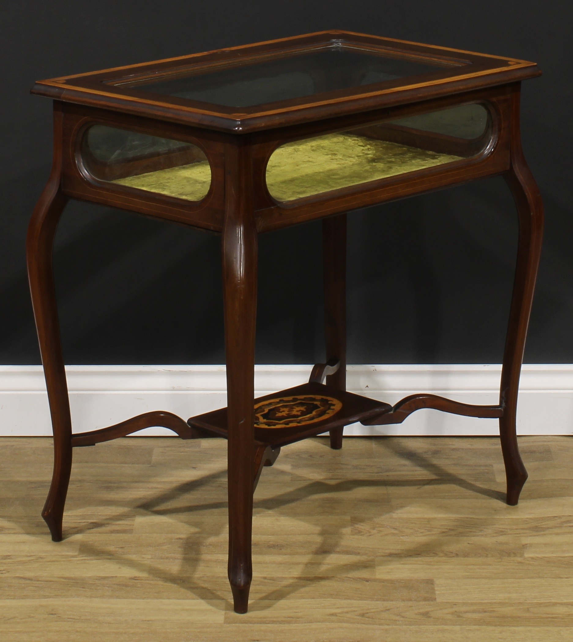 An Edwardian satinwood banded mahogany and marquetry bijouterie table, hinged top, French cabriole - Image 3 of 5