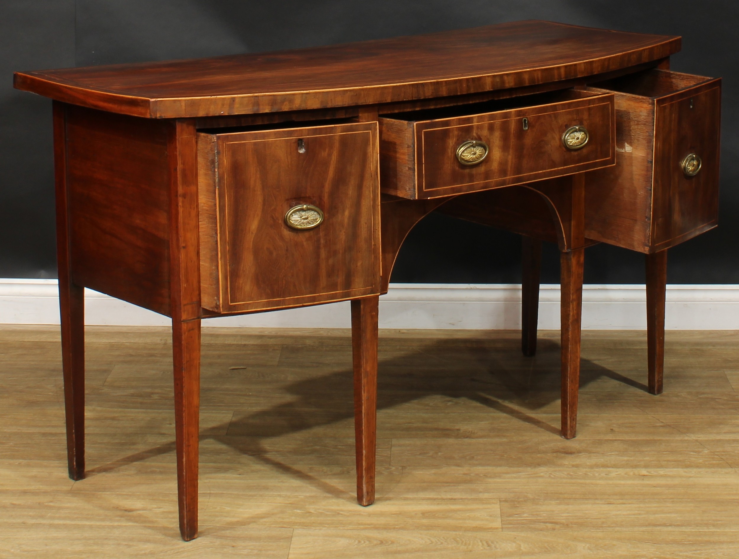 A George III mahogany bowfront sideboard or serving table, oversailing satinwood banded top above - Image 4 of 6