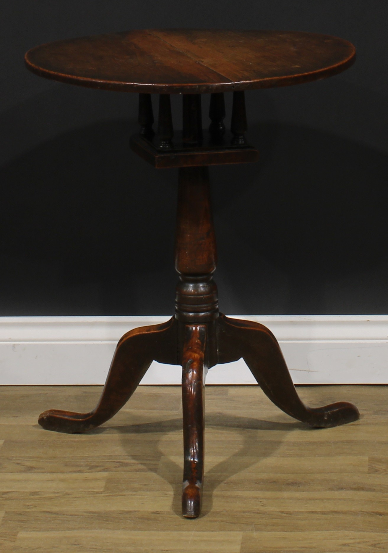 A George III oak and elm birdcage tripod occasional table, circular top, turned column, cabriole - Image 4 of 4