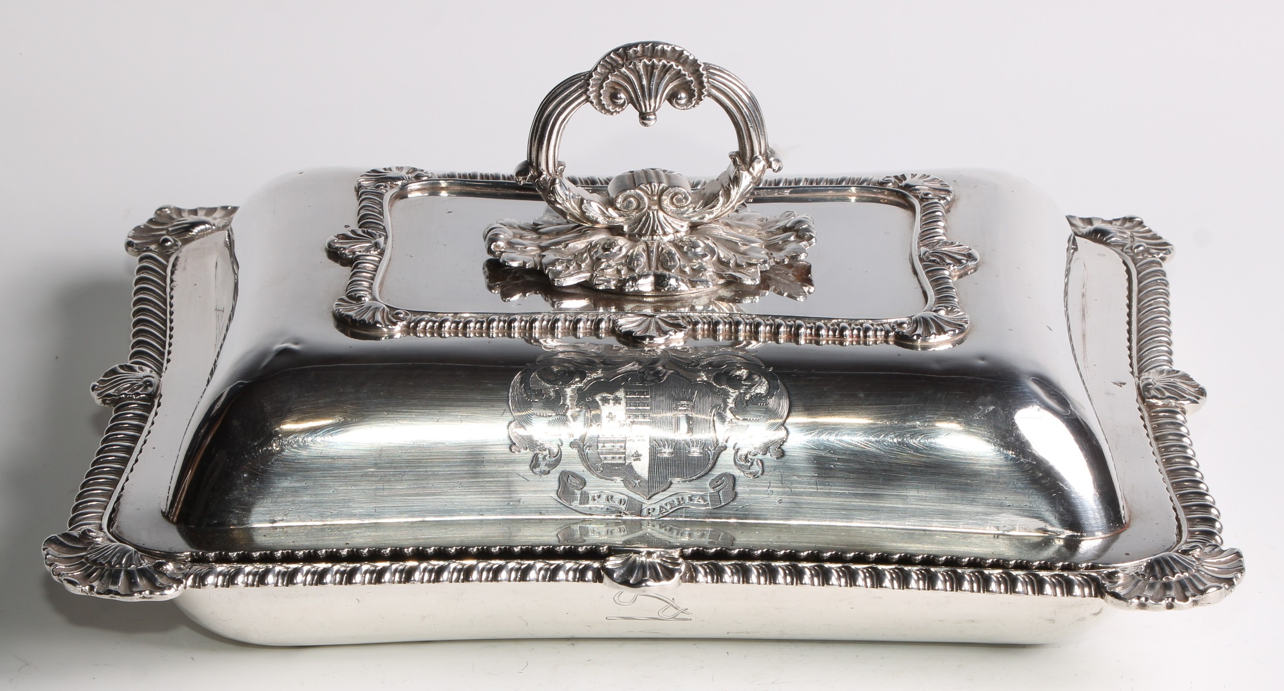 A George III silver incurved rectangular entree dish, bayonet loop handle with acanthus boss, - Image 2 of 7