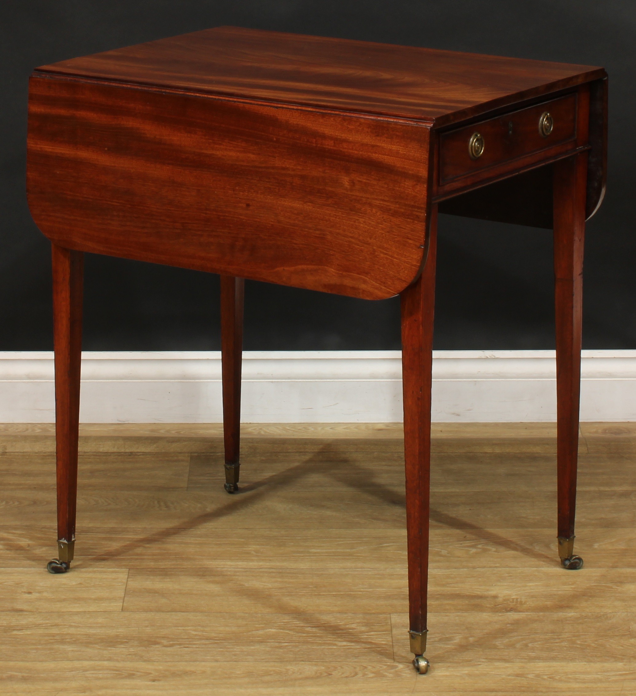 A George III mahogany Pembroke table, of small and neat proportions, rounded rectangular top with - Image 4 of 7