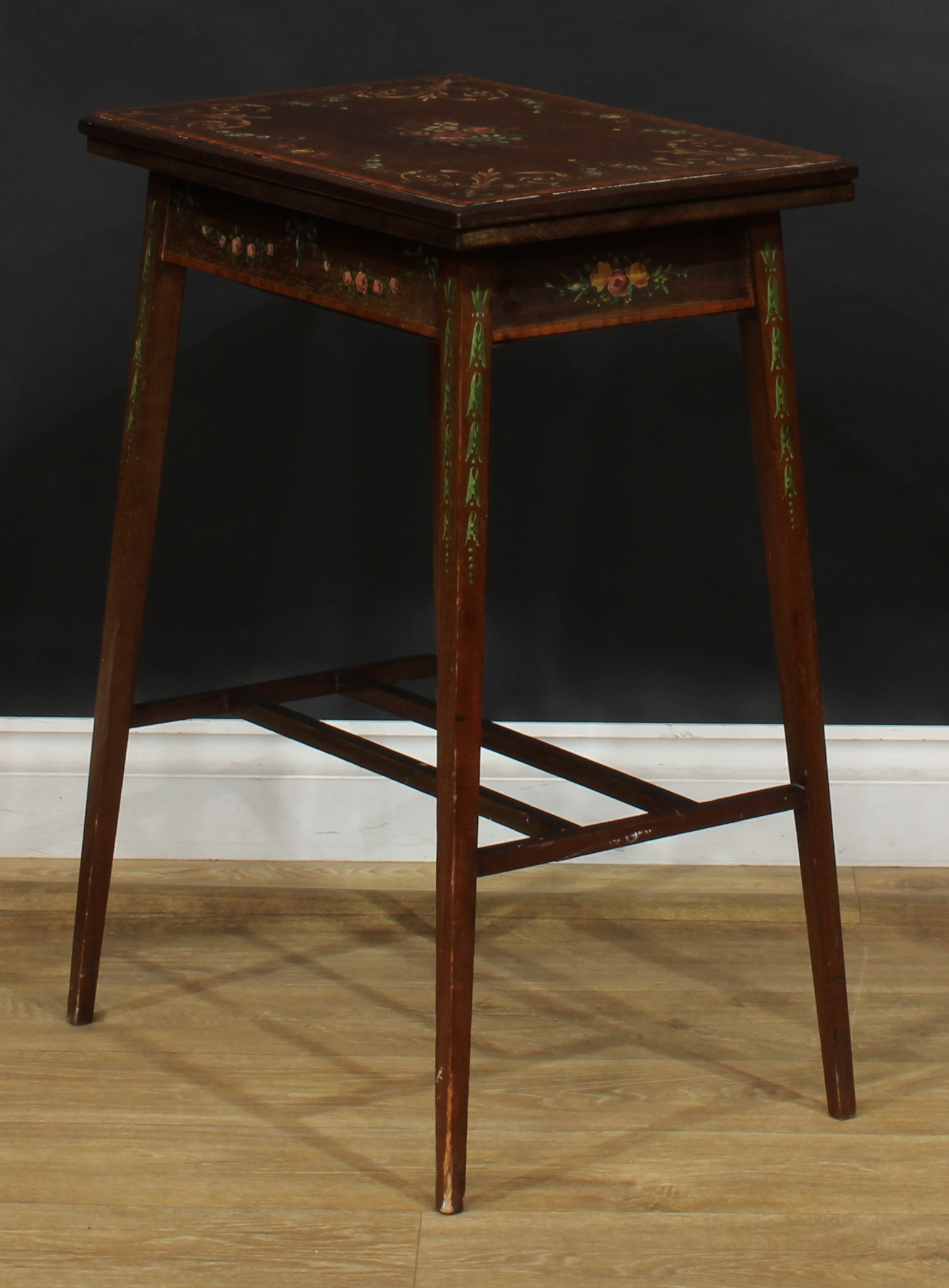 A Sheraton Revival satinwood crossbanded and painted mahogany card table, hinged top enclosing a - Image 4 of 6