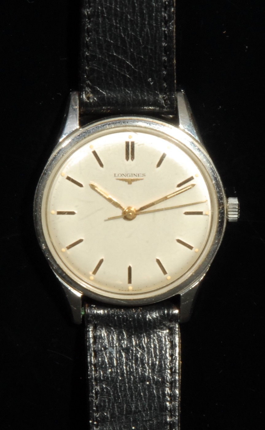 A gentleman's Longines stainless steel wristwatch, champagne dial, baton markers, sweeping centre