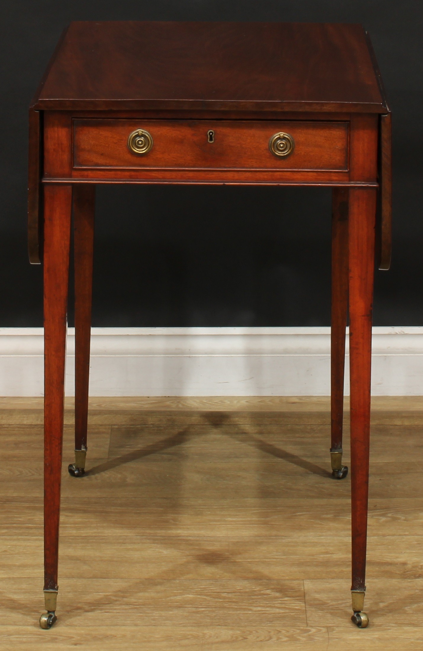 A George III mahogany Pembroke table, of small and neat proportions, rounded rectangular top with - Image 2 of 7