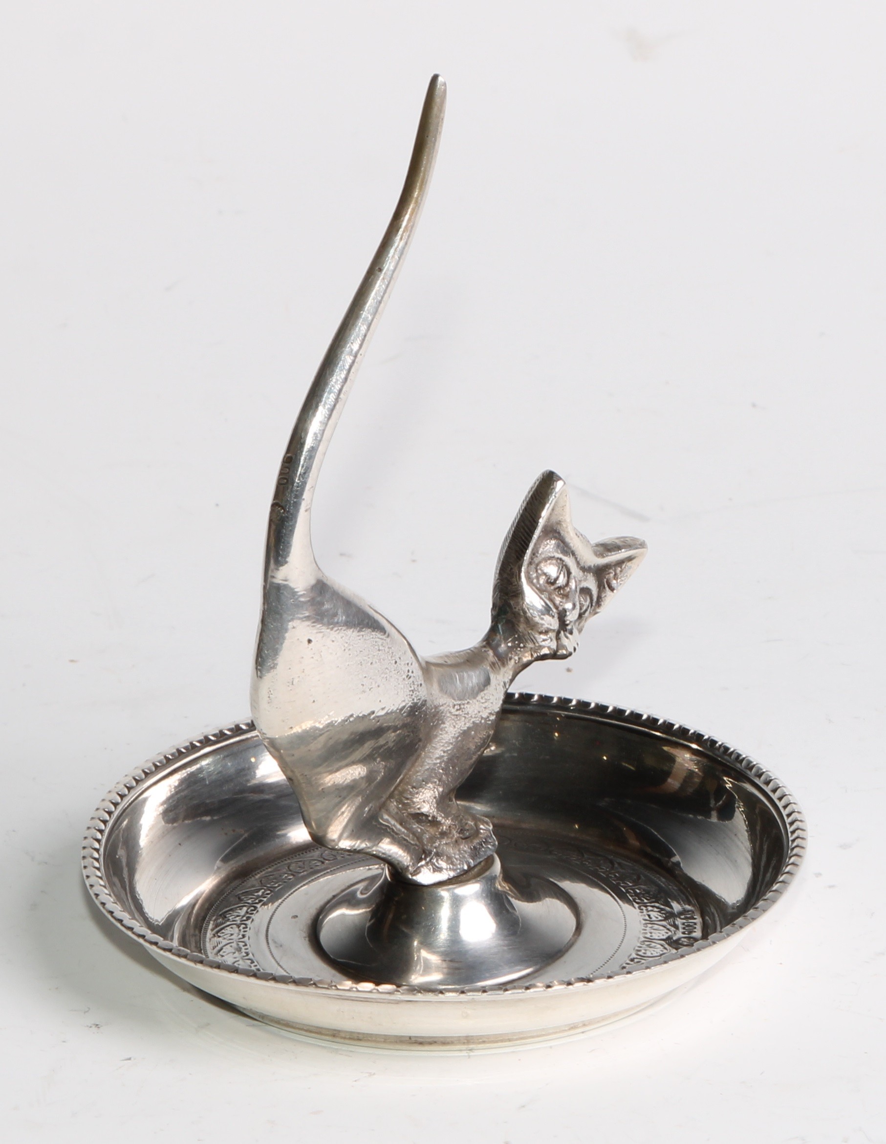 A Continental silver novelty ring tree, as a stylised cat, the dished base bright-cut engraved, - Image 3 of 6