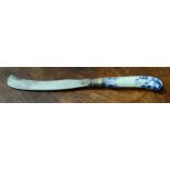 A Saint Cloud porcelain knife handle, pistol grip, painted in underglaze blue with scrolls, steel