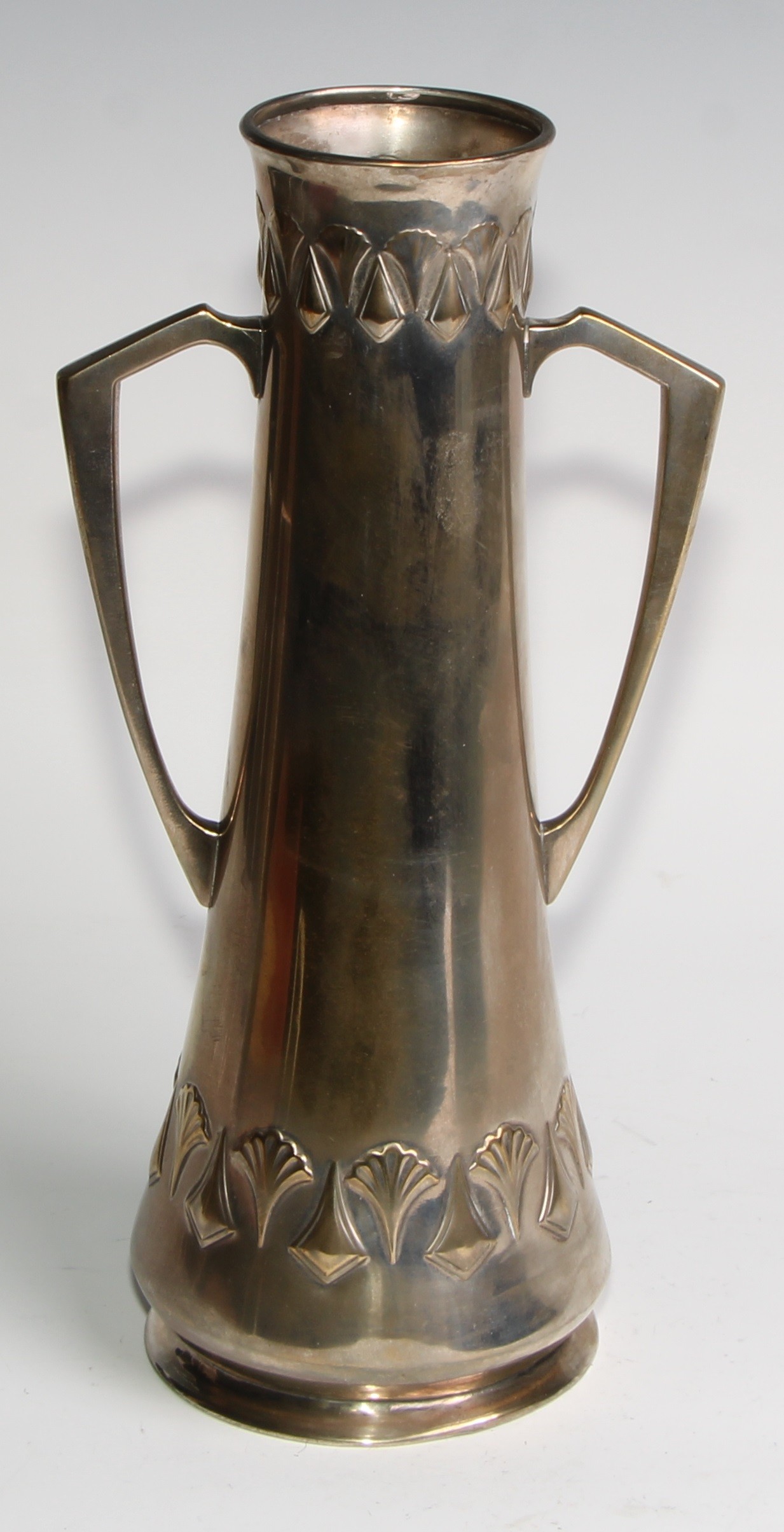 A W.M.F. Art Nouveau Jugendstil silver plated two handled vase, Ginkgo design, of spreading - Image 2 of 5