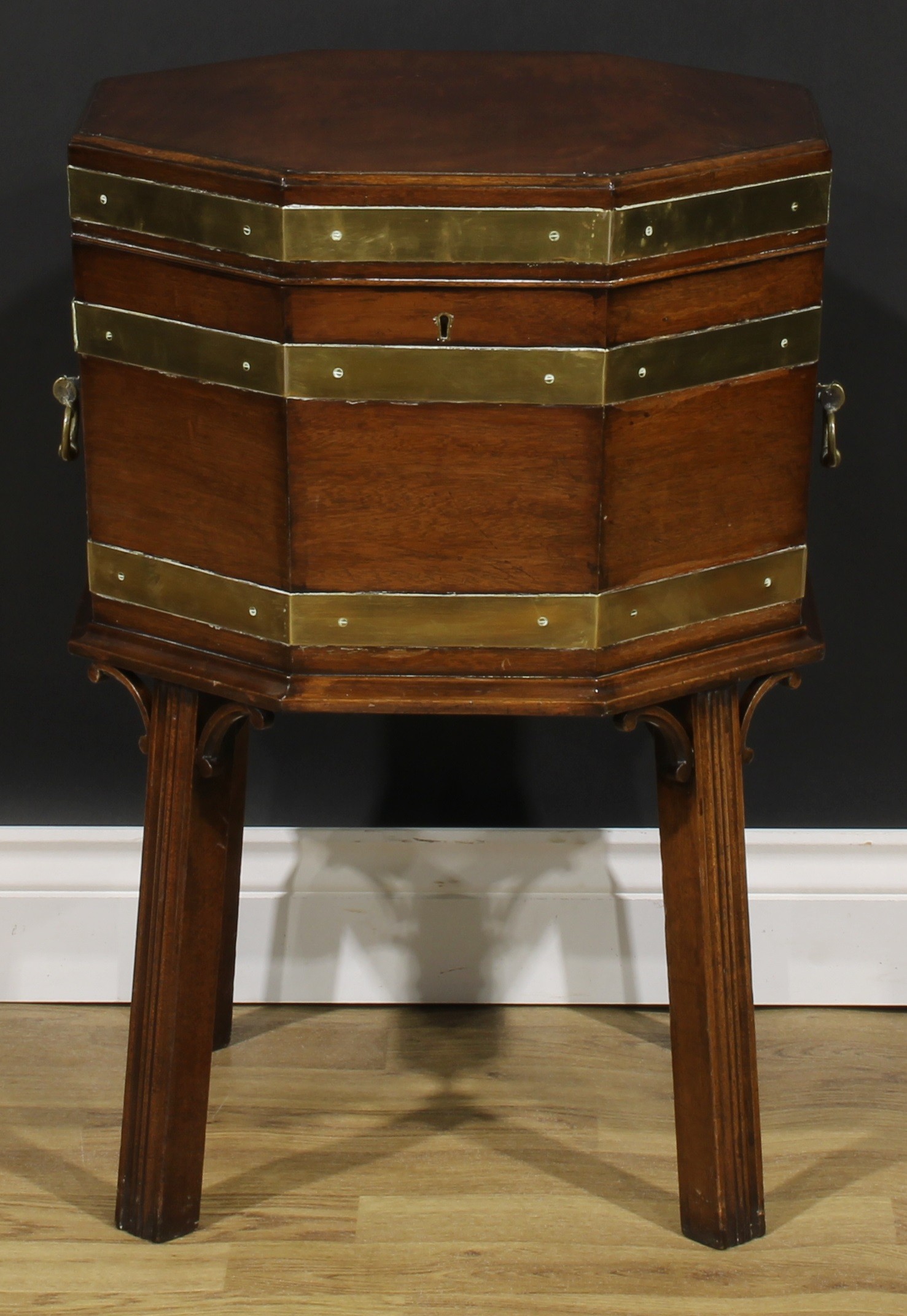 A George III Revival brass-bound mahogany octagonal cellarette or wine cooler, hinged top, removable - Image 2 of 6