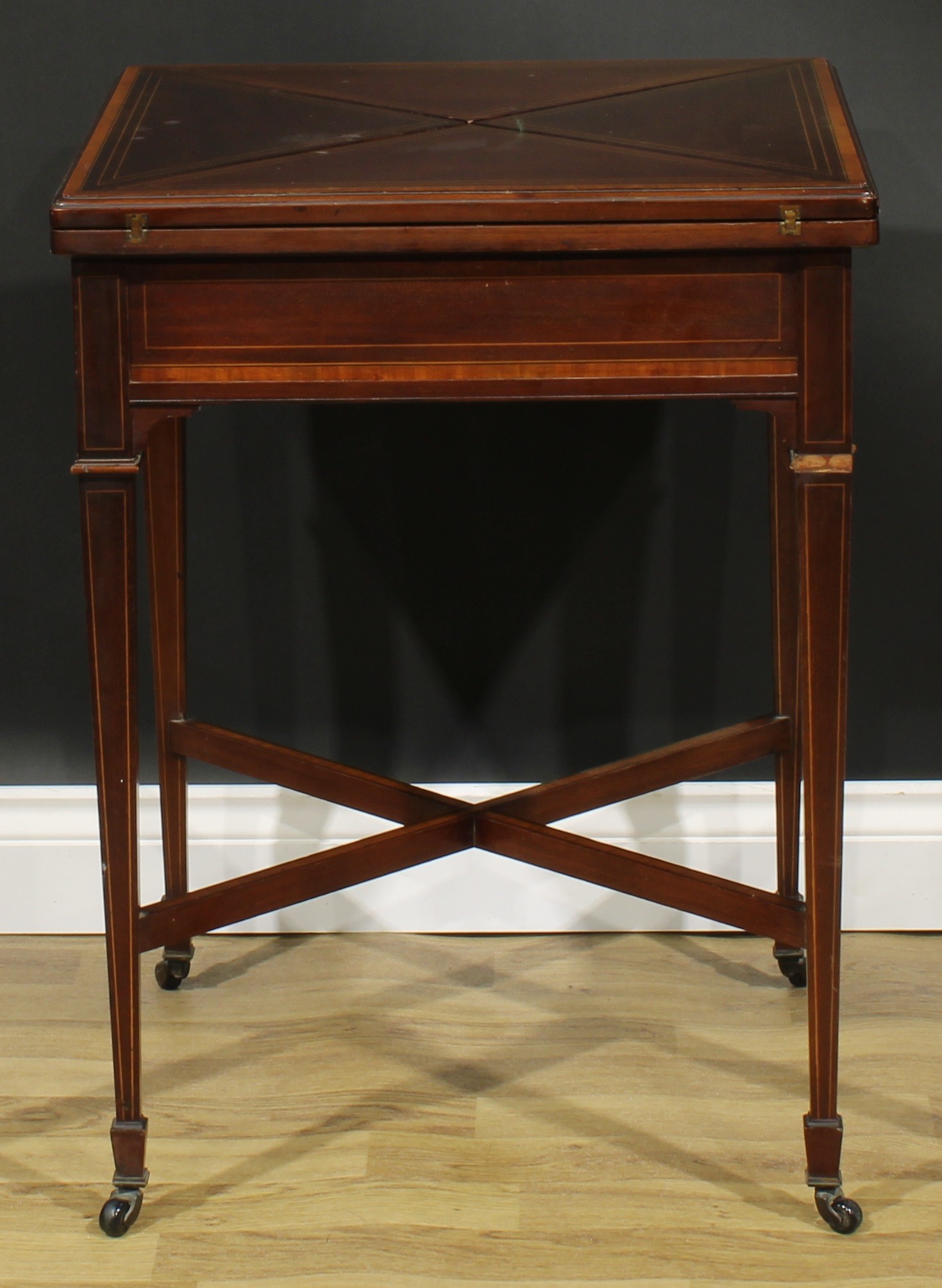 An Edwardian satinwood crossbanded mahogany envelope card table, hinged top enclosing a baize - Image 6 of 6