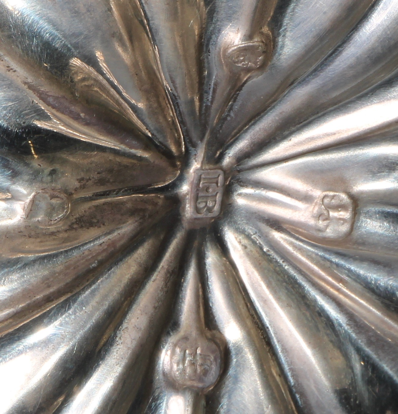 A George IV silver three piece melon shaped tea service, comprising teapot, milk jug and sugar - Image 7 of 14