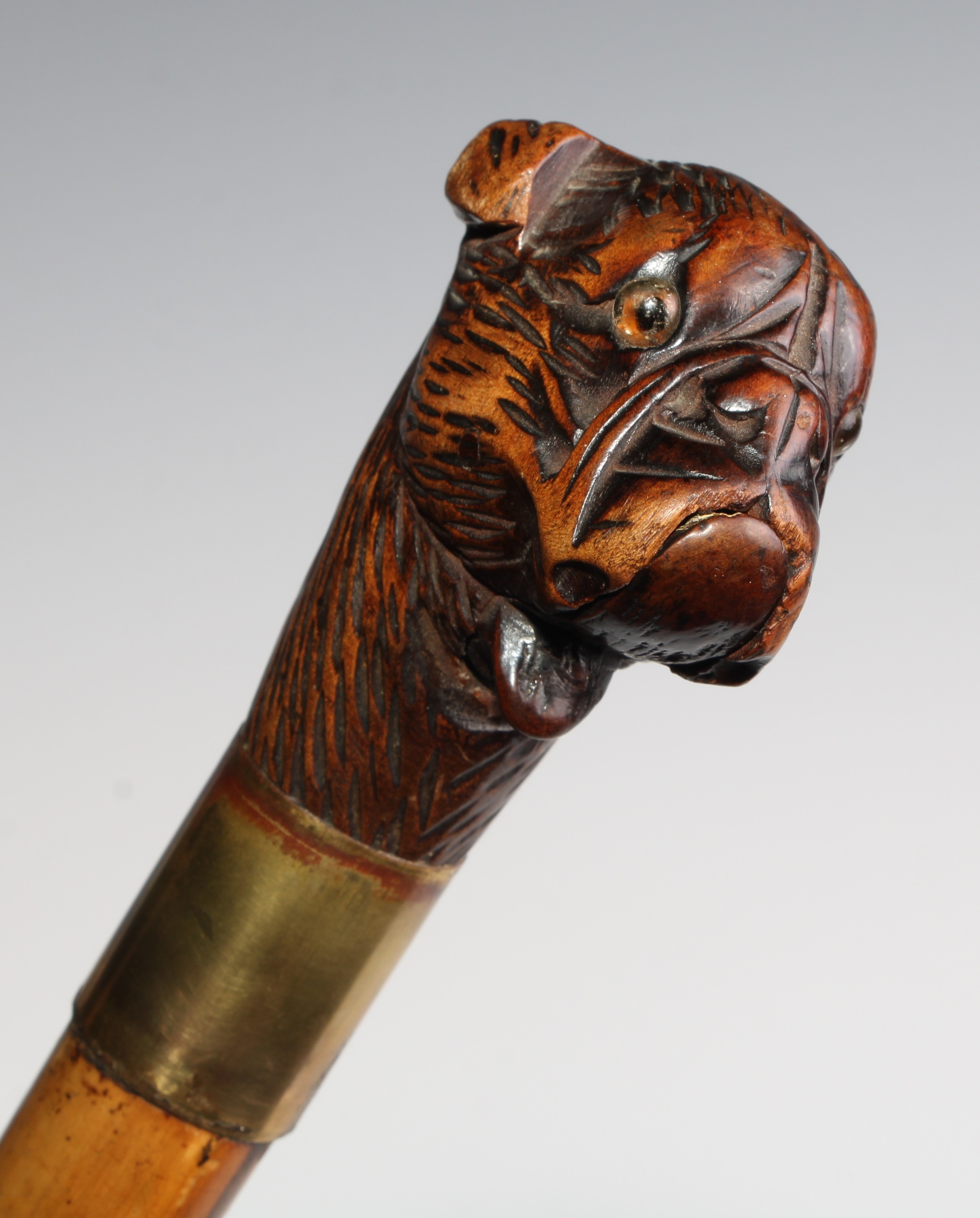 A late 19th century novelty automaton walking stick, the Black Forest type pommel carved as the head - Image 6 of 6