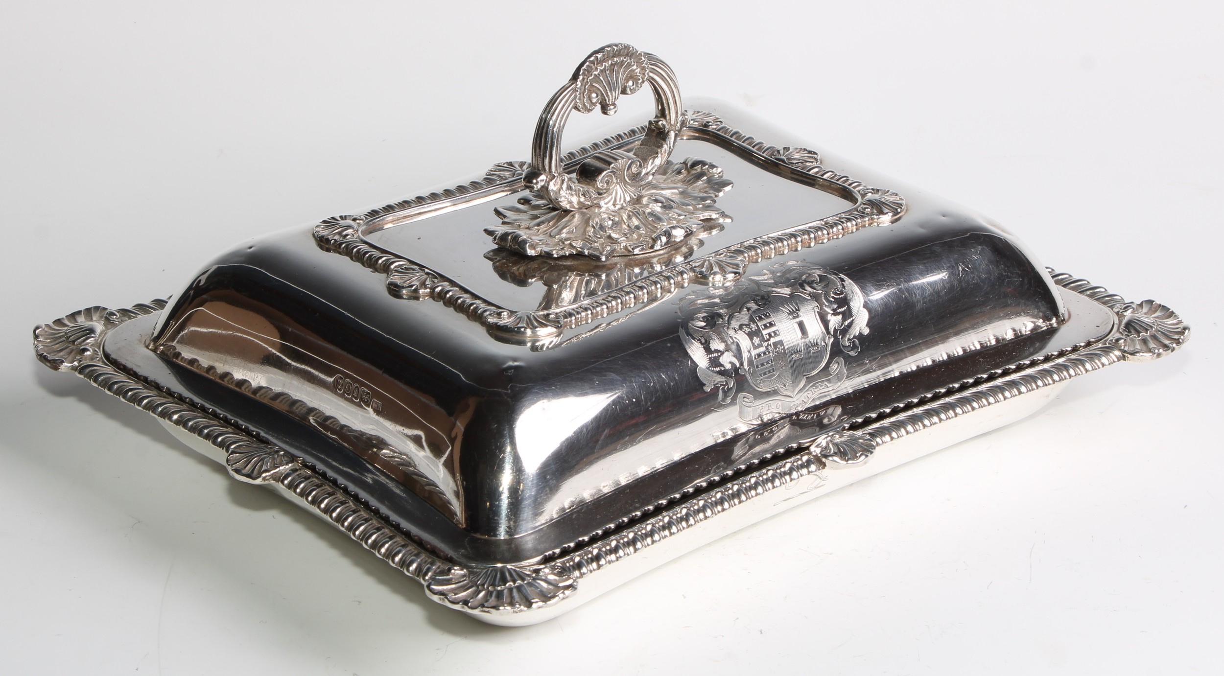 A George III silver incurved rectangular entree dish, bayonet loop handle with acanthus boss, - Image 3 of 7