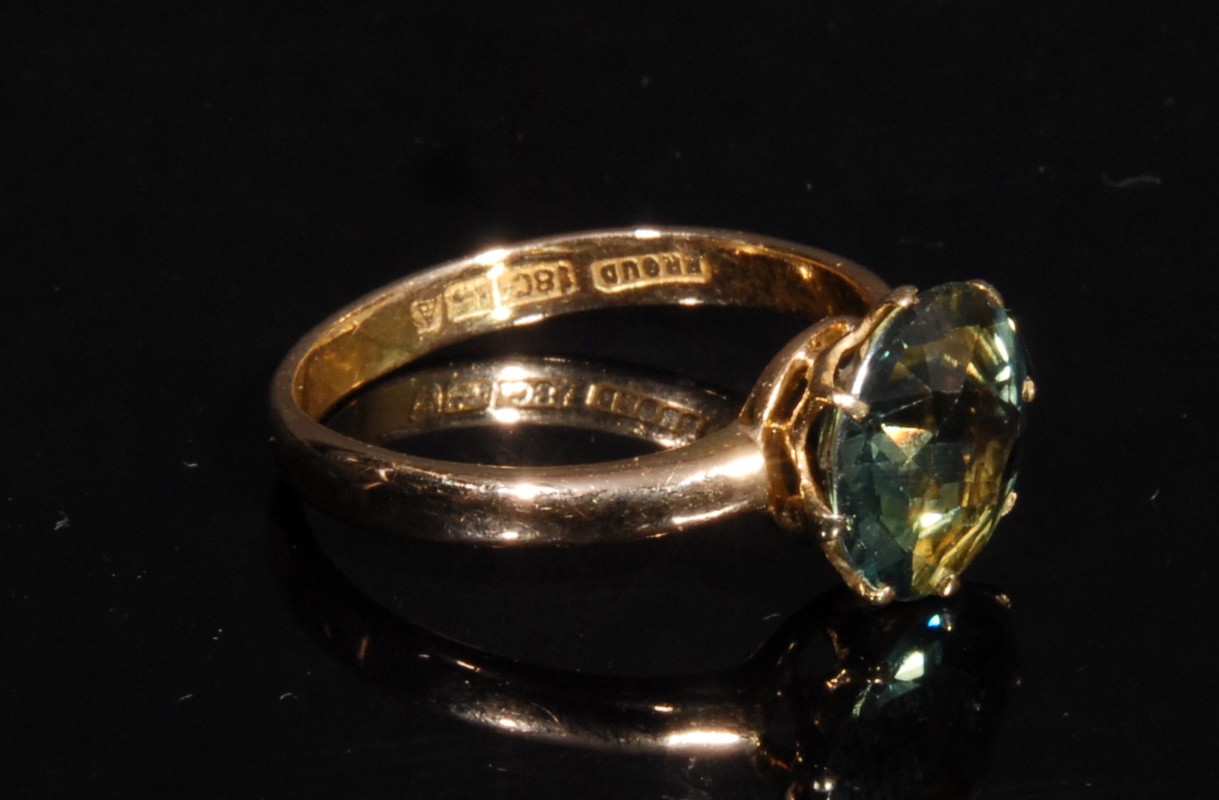 A yellow/green sapphire solitaire ring, round brilliant cut diamond approx 9.9mm diameter, the - Image 2 of 2
