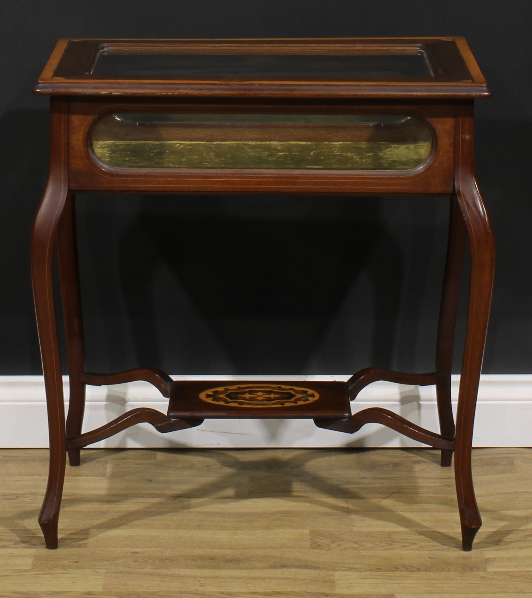 An Edwardian satinwood banded mahogany and marquetry bijouterie table, hinged top, French cabriole - Image 5 of 5