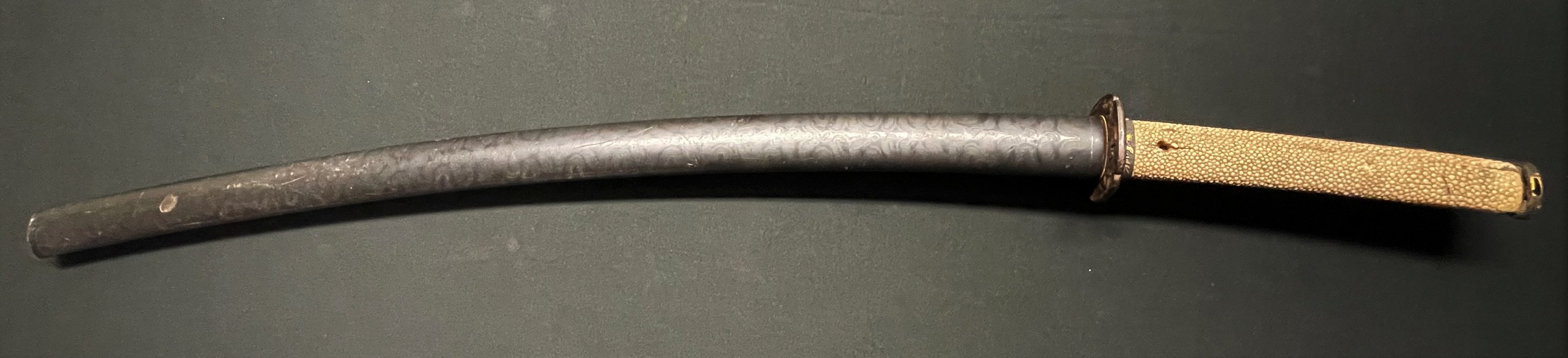 Japanese Katana with single edged blade 640mm in length. Tang is signed. Two holes to tang. - Image 3 of 37