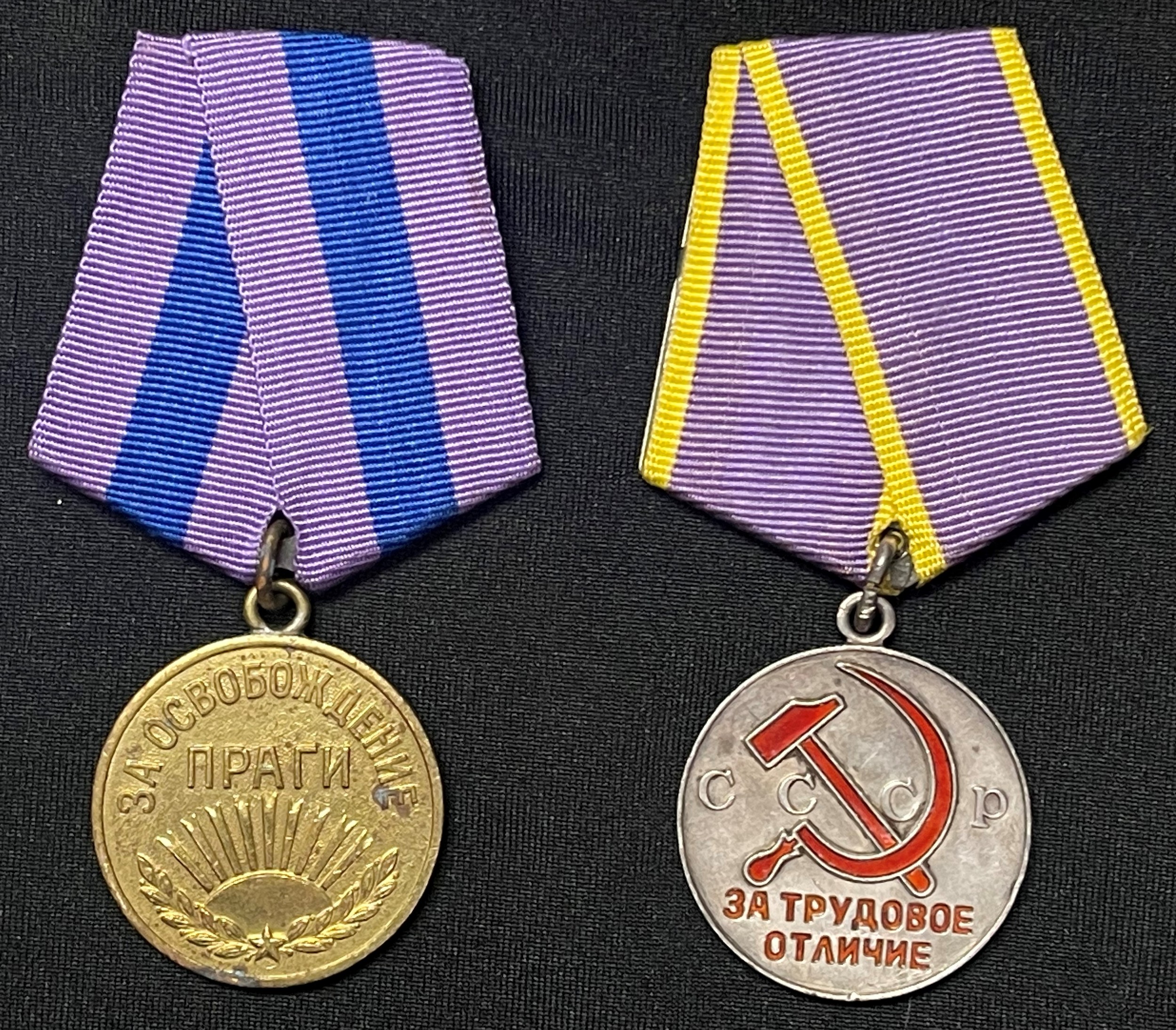 WW2 USSR Soviet Medals & later post war insignia collection to include: WW2 Defence of Moscow & - Image 7 of 8