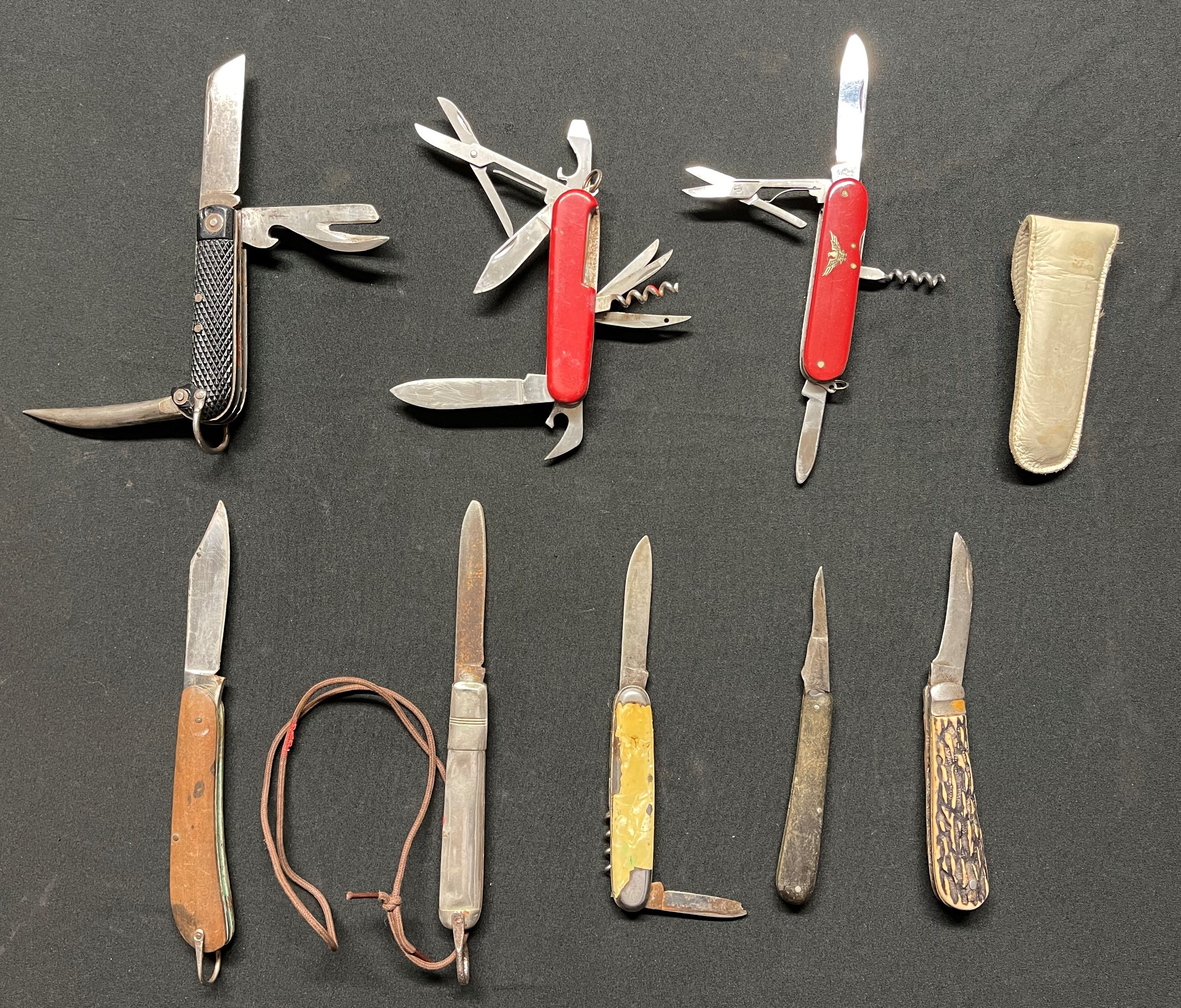 A collection of Penknives to include a 1950 dated British Army Jack Knife by HM Slater, Swiss Army - Image 2 of 5