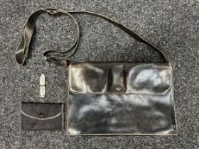 WW2 US Navy WAVES Officers Handbag. Black leather with black rayon lining. Has original label