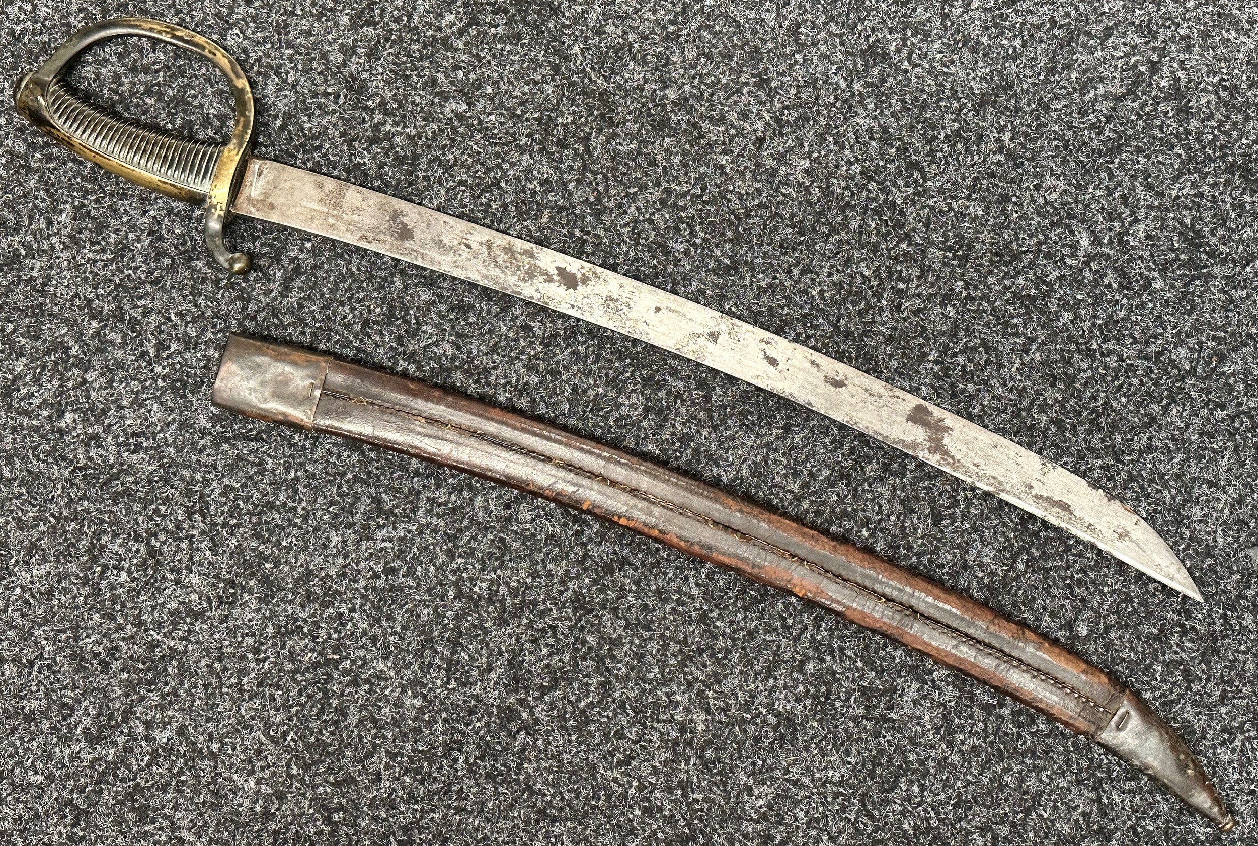 French Model 1804 Bording Cutlass with curved single edged blade 595mm in length, maker marked "