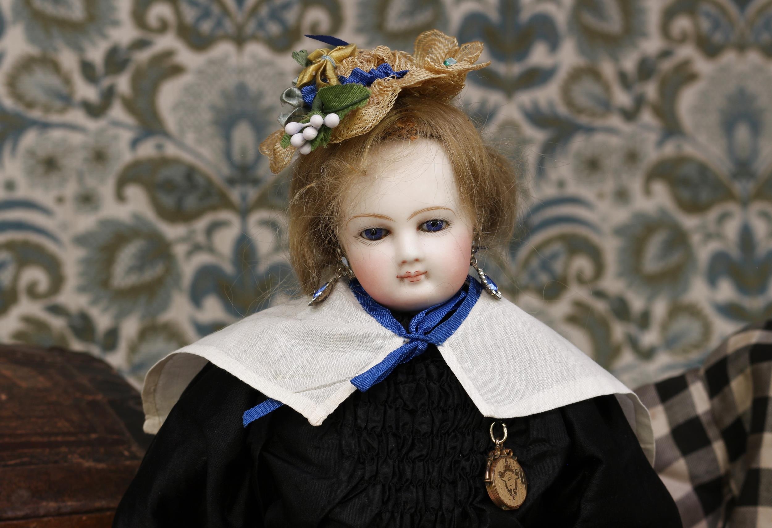 A 19th century pale bisque shoulder and bisque head French Poupée de Mode or fashion doll, the - Image 3 of 4