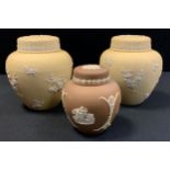 A pair of yellow Wedgwood primrose gingers jars and covers; other brown (3)