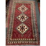 A South-West Persian Abadeh rug / carpet, hand-knotted with row of three diamond-shaped