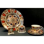 A Royal Crown Derby 1128 imari dinner plate, side plate, saucer, table bell, Kimono clock; all first