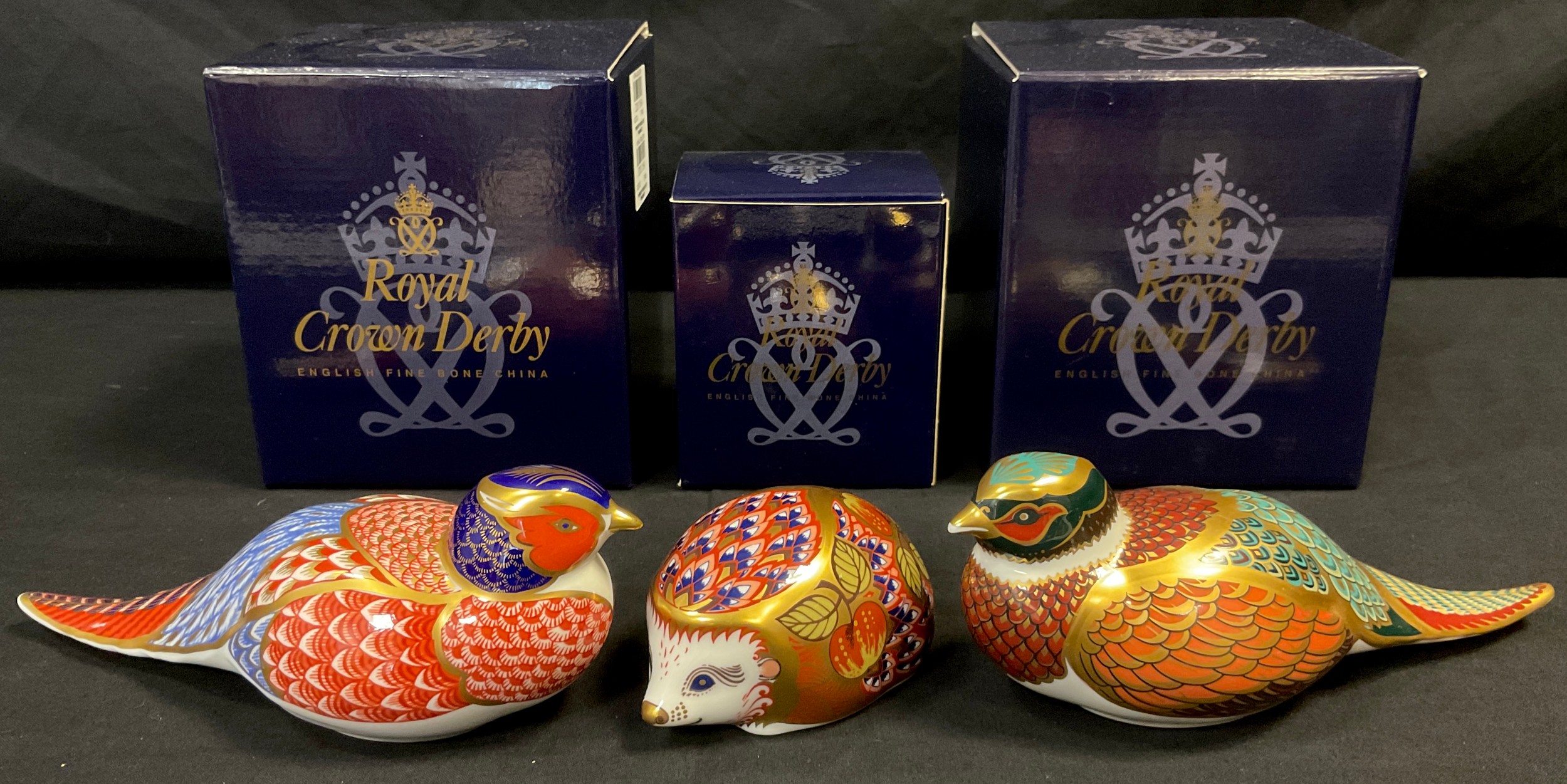 A Royal Crown Derby paperweight Woodland Pheasant, gold stopper, Collectors Guild exclusive, gold