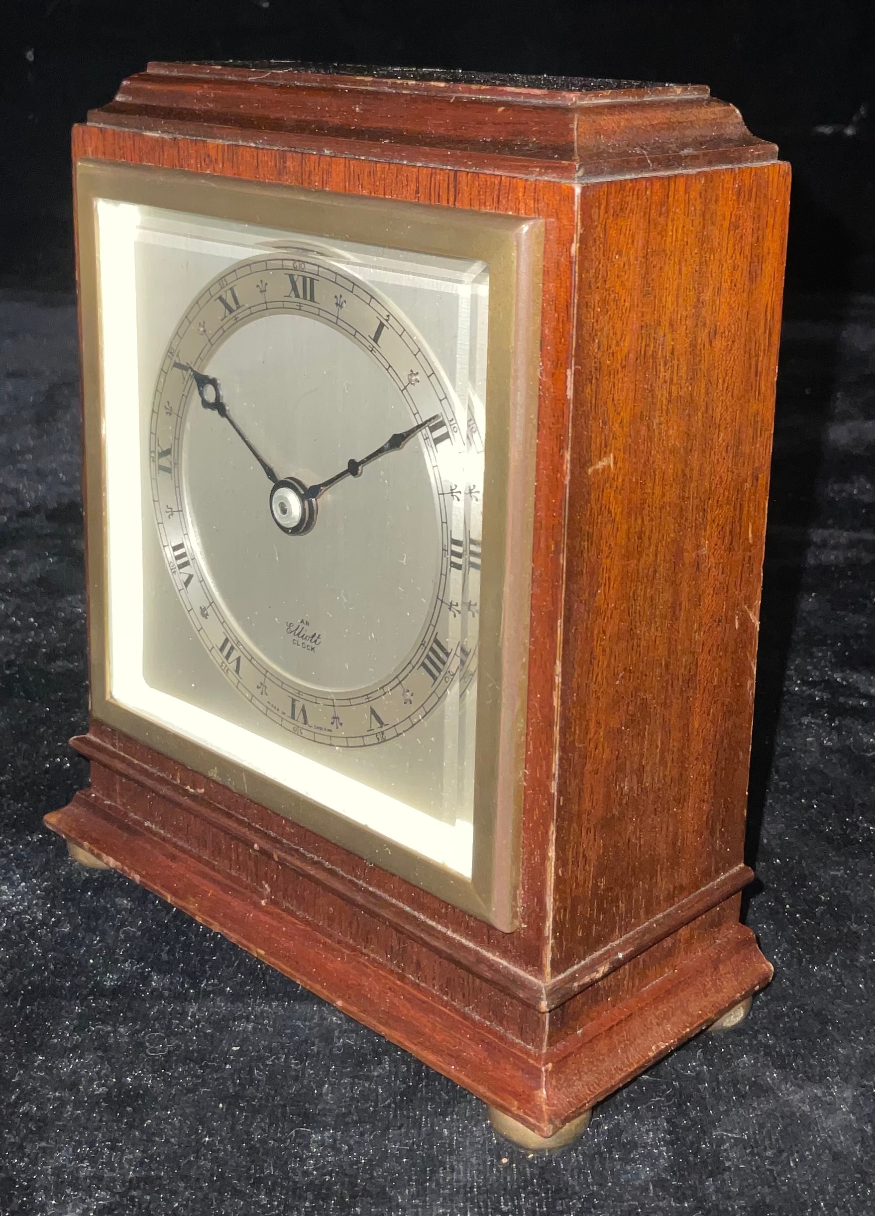 An Elliott mahogany mantel clock - Image 3 of 3