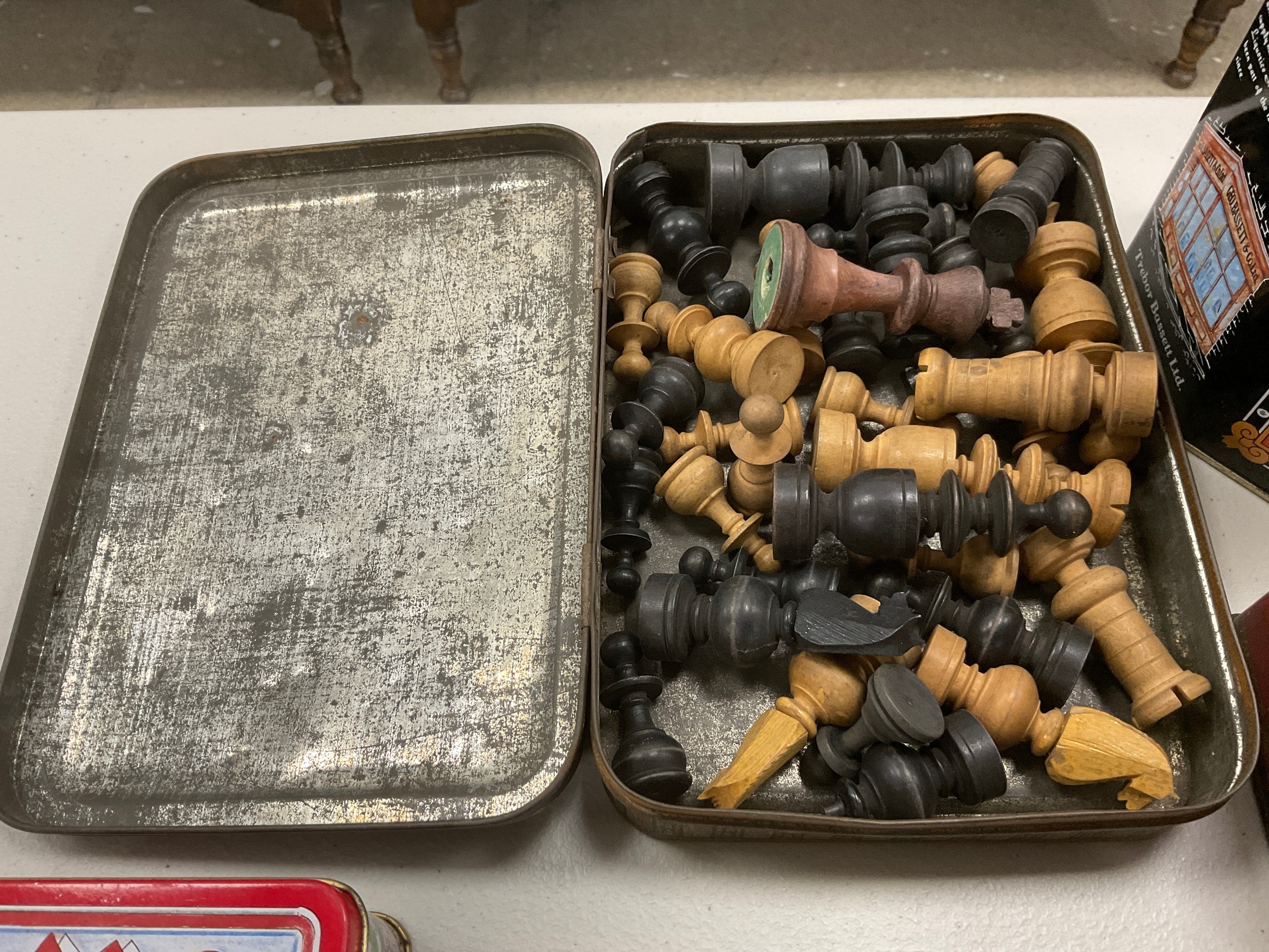 Boxes and objects - an early/ mid century ebony and boxwood chess set ; a quantity of vintage tins - Image 2 of 3