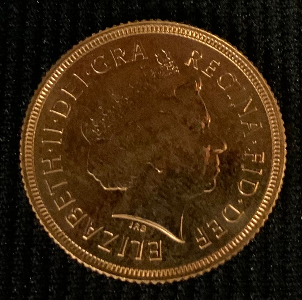 An Elizabeth II sovereign, 2002, 8g, cased - Image 2 of 2