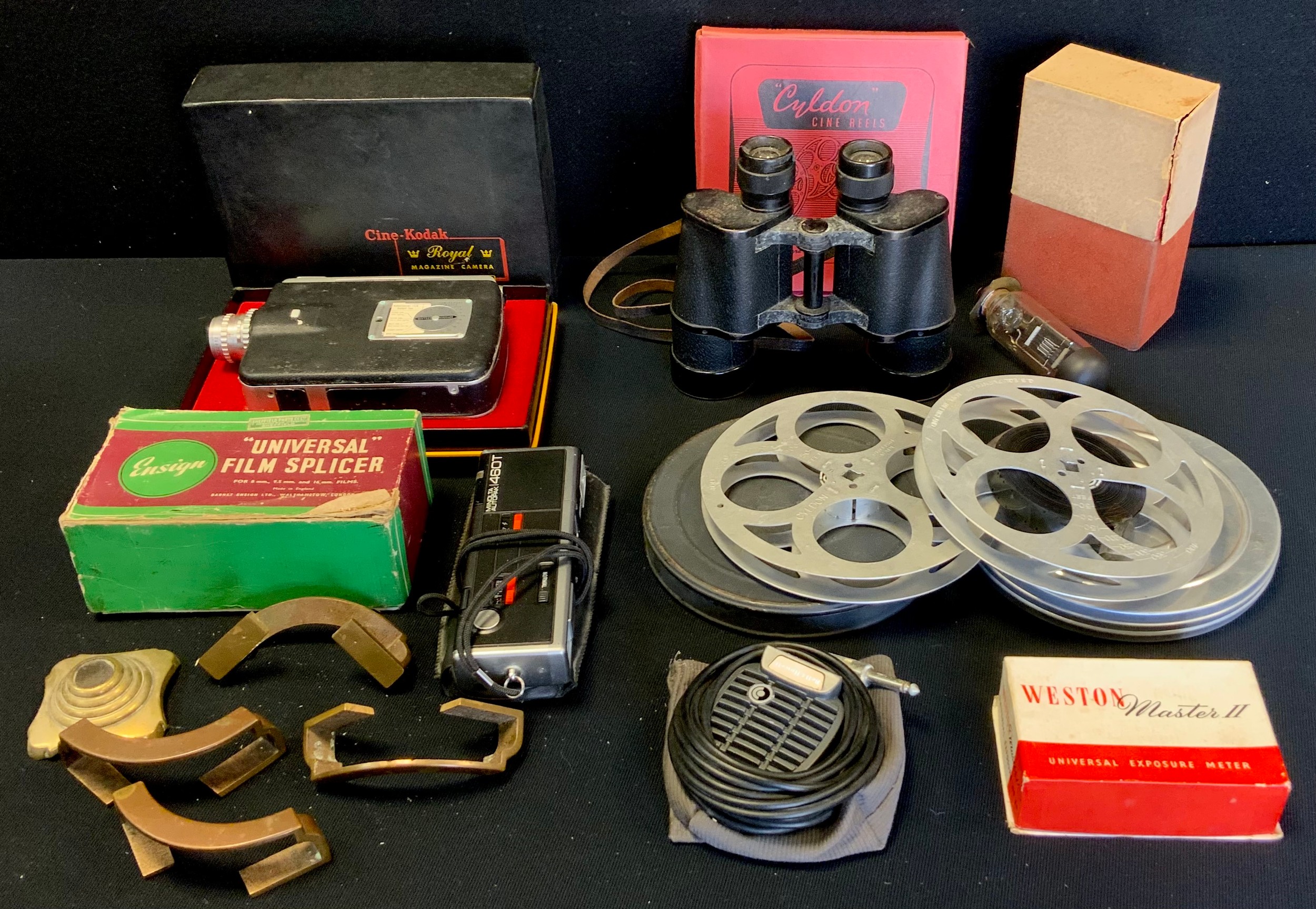 Cameras - Kodak Royal 16mm Movie maker, with instructions and box, Cyldon Cine Reels, Universal film