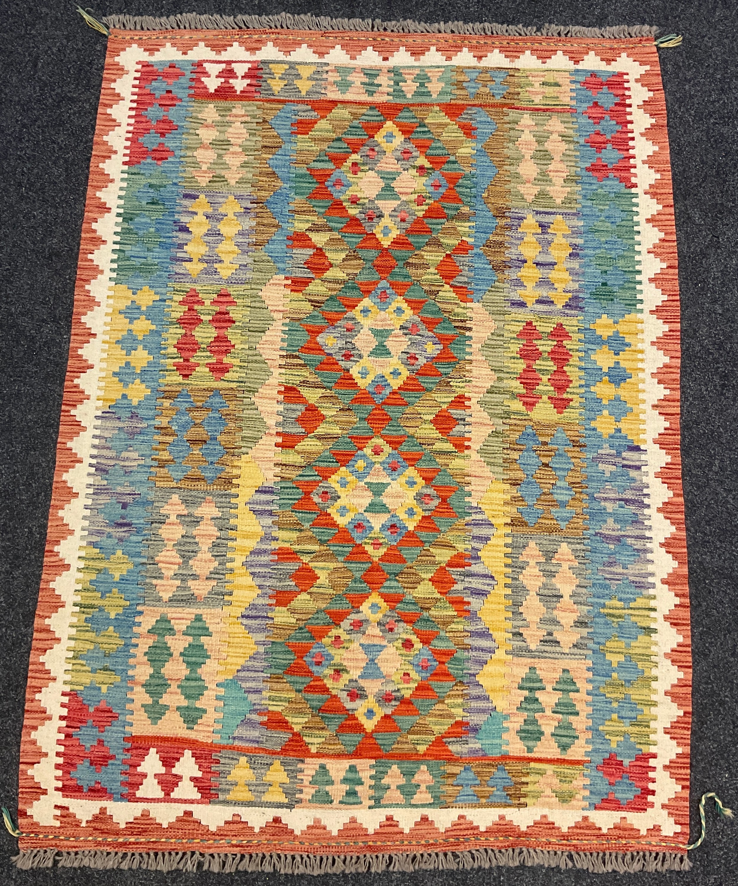 A Turkish Anatolian Kilim rug / carpet, 174cm x 131cm.