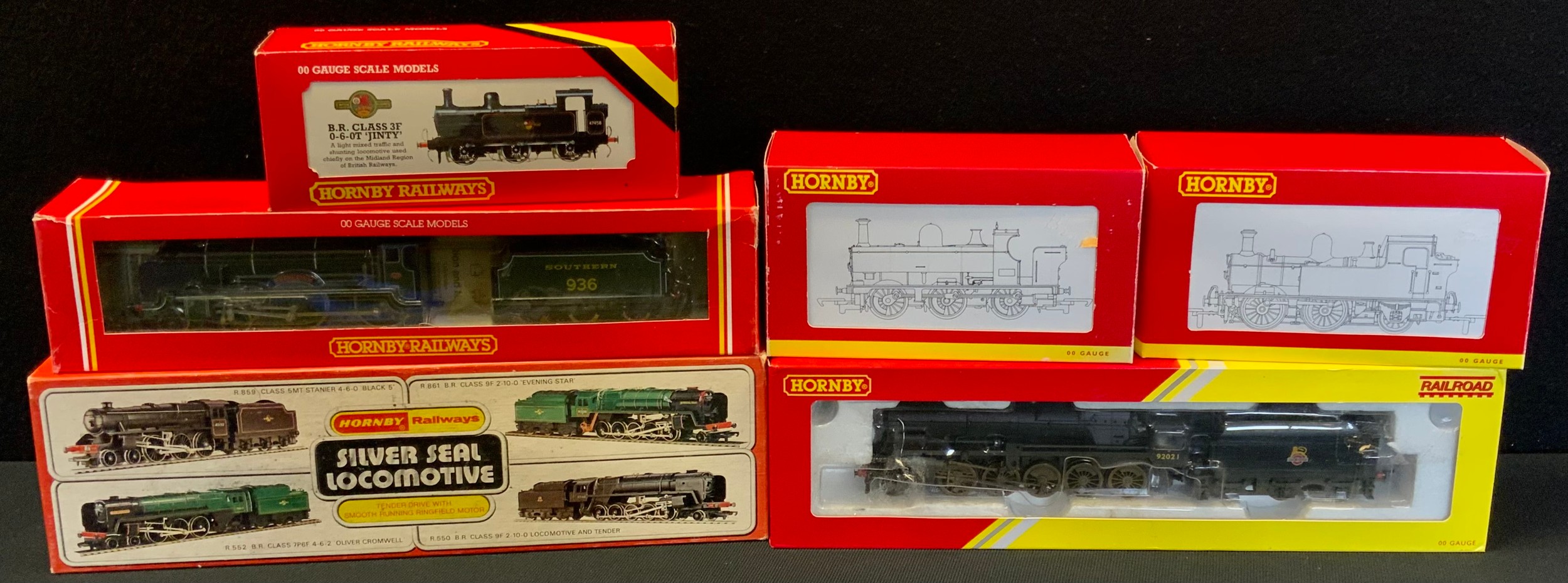 Hornby Railways - OO gauge, Silver seal locomotive, R552, Oliver Cromwell, BR green; R132