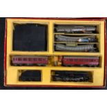 Toys & Juvenalia, Trains, OO Gauge - a Tri-ang Railways RO Passenger train set, boxed
