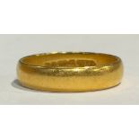 A 22ct gold wedding band, size K, marked 916, Birmingham 1975, 3.2g