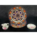 An associated pair of Royal Crown Derby Imari 1128 pattern shaped circular plates, 23cm diameter,