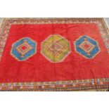 A large Persian design Shiraz type wool rug or carpet, 400cm x 290cm