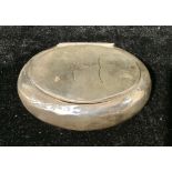 A Victorian silver oval snuff box, London 1897