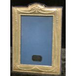 An Elizabeth II silver easel photograph frame, 19.5cm high, London 1994